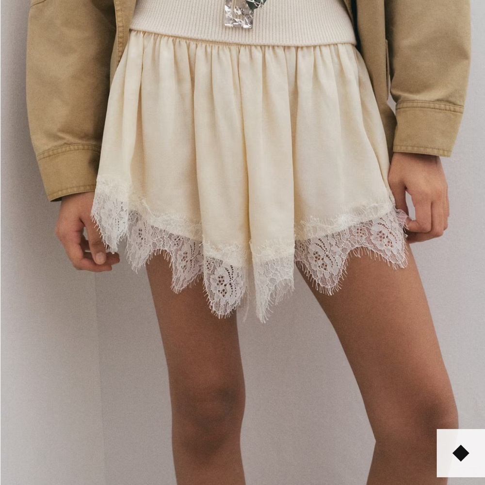 NWT Mango SOLD OUT Lace Trim Shorts Small